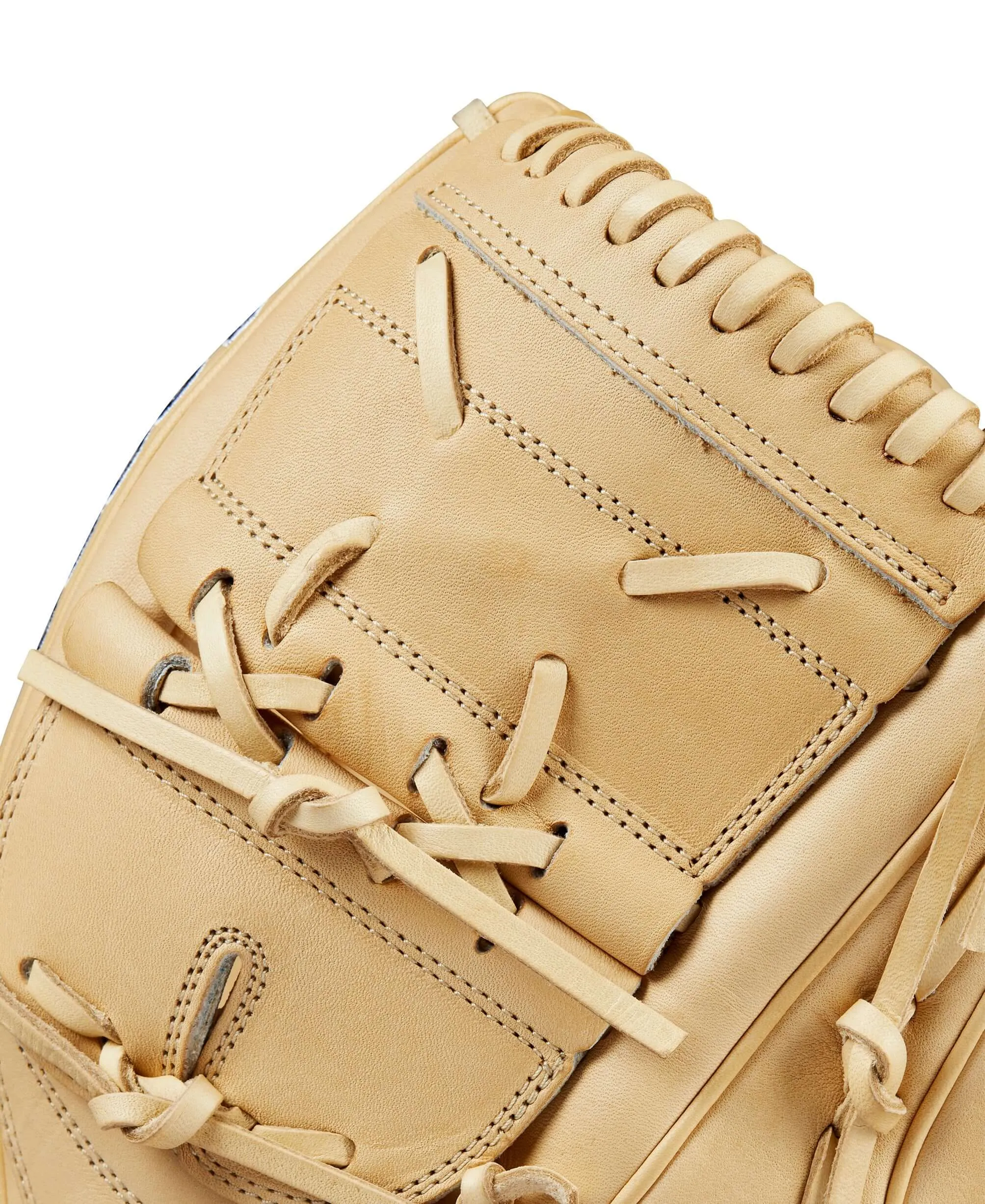 Wilson 2024 A2000 B2 Classic Series Pitcher's Baseball Glove Blonde 12"